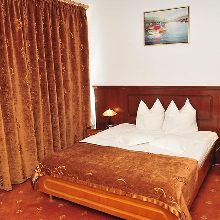 Hotel Emma Est ไกรโอวา ภายนอก รูปภาพ