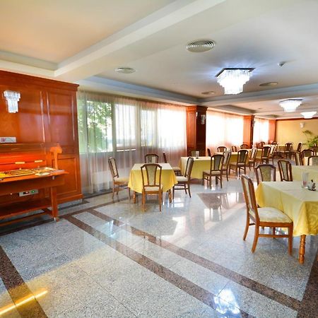 Hotel Emma Est ไกรโอวา ภายนอก รูปภาพ