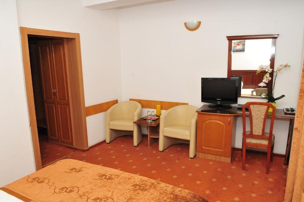 Hotel Emma Est ไกรโอวา ภายนอก รูปภาพ