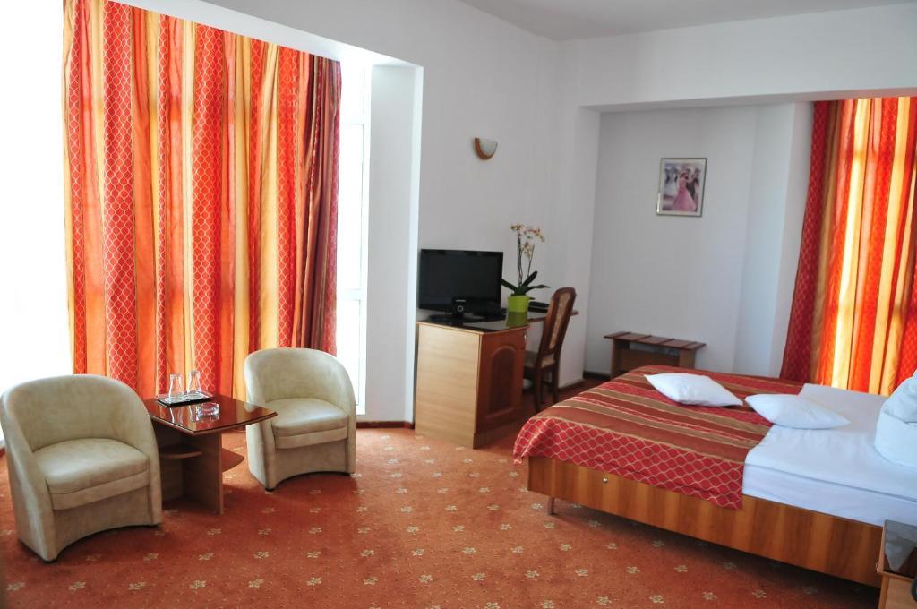 Hotel Emma Est ไกรโอวา ภายนอก รูปภาพ