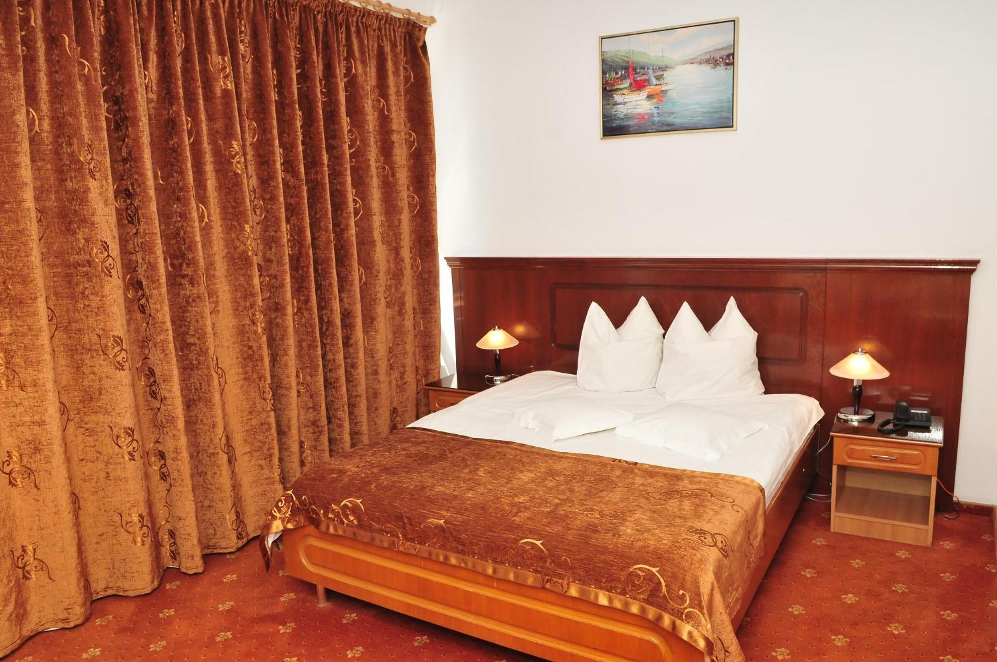 Hotel Emma Est ไกรโอวา ภายนอก รูปภาพ