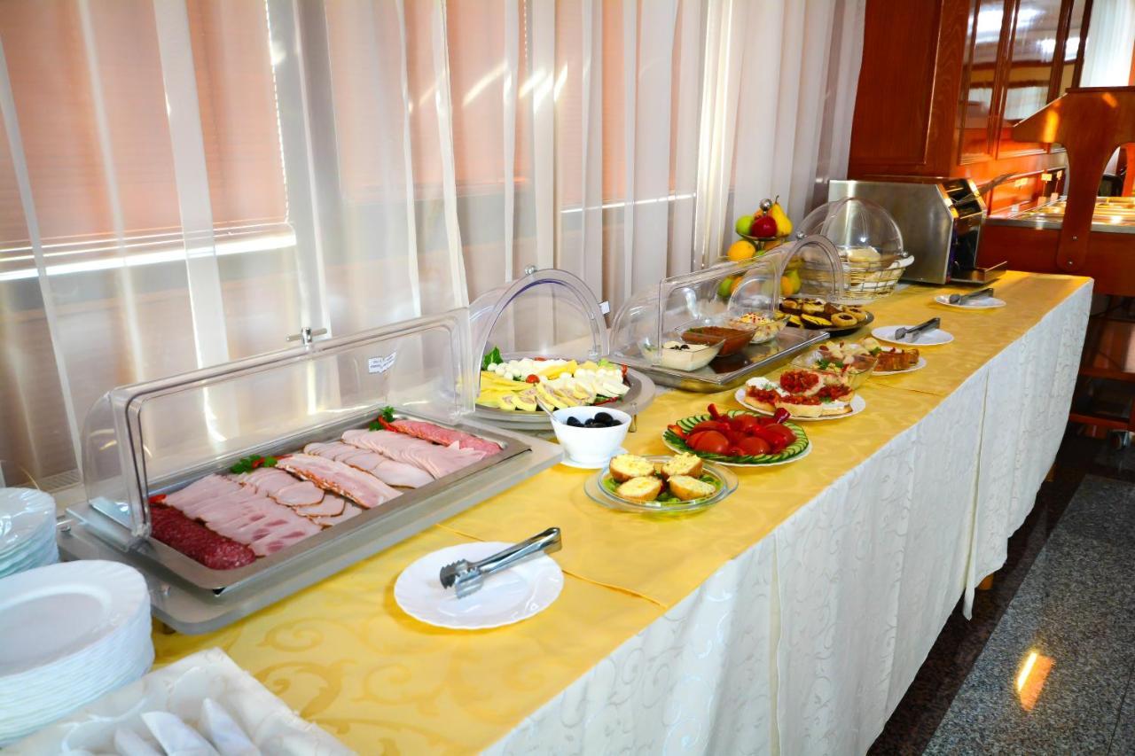 Hotel Emma Est ไกรโอวา ภายนอก รูปภาพ