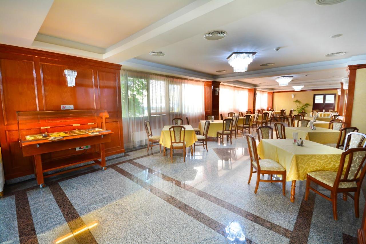 Hotel Emma Est ไกรโอวา ภายนอก รูปภาพ